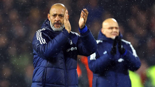 Nuno Espirito Santo usai laga Nottingham Forest vs Manchester United dalam lanjutan Liga Inggris di Stadion City Ground pada Minggu (31/12) dini hari WIB. Foto: REUTERS/Molly Darlington