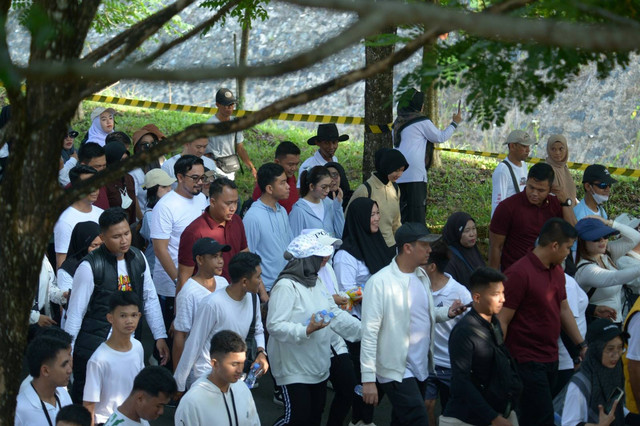 Cawapres 02 Gibran Rakabuming Raka menghadiri jalan sehat Batfest 2023 di Batulicin, Kalsel, Minggu (31/12/2023) pagi. Foto: Dok. Istimewa