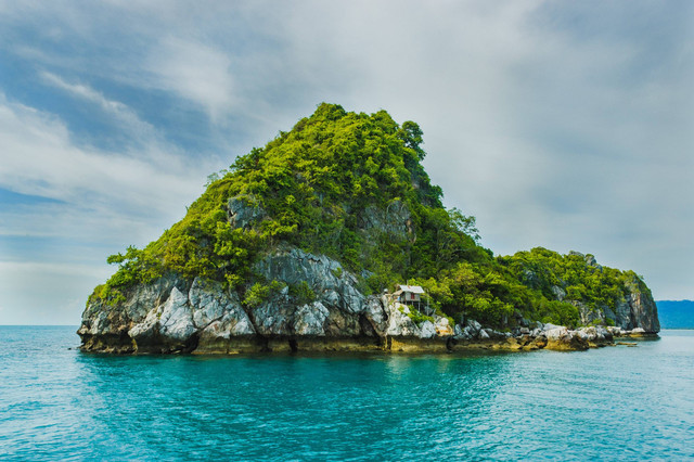  Ilustrasi Tempat Wisata Lombok Timur, Foto Unsplash/Tom Winckels