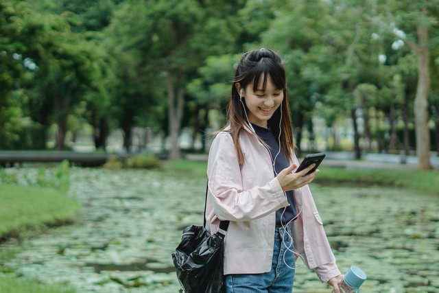 Lagu yang cocok untuk story IG. Foto hanya ilustrasi, bukan yang sebenarnya. Sumber: Pexels/Zen Chung