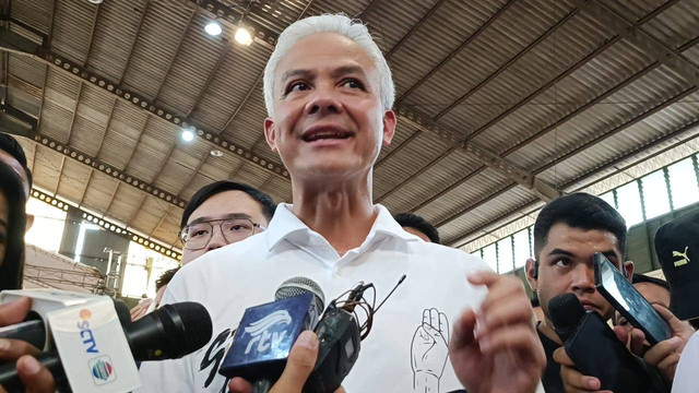 Capres nomor urut 03, Ganjar Pranowo saat ditemui wartawan di GOR Satria, Semarang, Jawa Tengah, Senin (1/1/2024). Foto: Fadhil Pramudya/kumparan