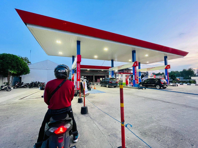 SPBU di Bandar Lampung mulai terapkan harga BBM terbaru, Senin (1/1/2024) | Foto: Roza Hariqo / Lampung Geh