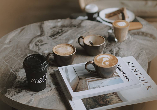Ilustrasi hi, brew! coffee & eatery. Foto hanya ilustrasi, bukan tempat sebenarnya. Sumber: www.unsplash.com