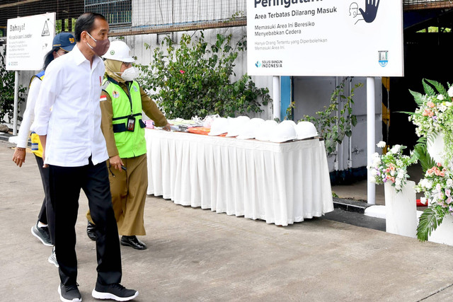 Presiden Joko Widodo mengunjungi TPST RDF Cilacap, Selasa (2/1/2024). Foto: Rusman/Biro Pers Sekretariat Presiden