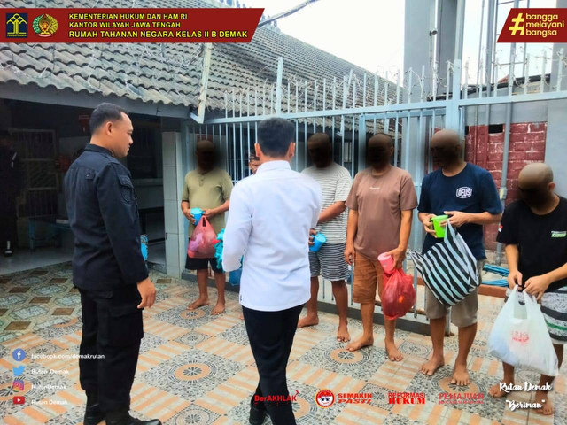 Seragamkan Pakaian, WBP Rutan Demak Terima Baju Dis