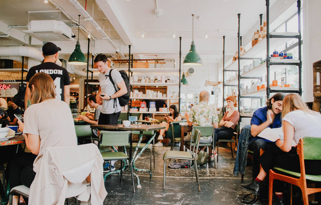 Ilustrasi Kafe untuk Brunch di Kuta Bali, sumber: unsplash/ToaHeftiba