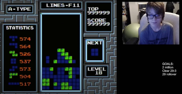 Bocah berusia 13 tahun bernama Willis Gibson, alias "blue scuti", menjadi manusia pertama yang "menamatkan" game Tetris. Foto: Willis Gibson via AP