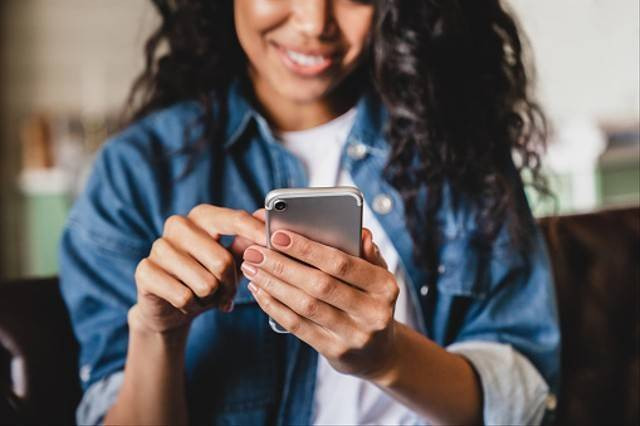 Ilustrasi konsumen melakukan repeat order. Foto: Unsplash. 