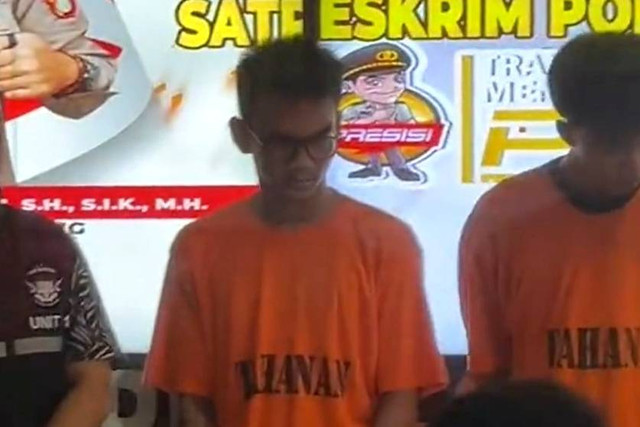 Tiktoker Satria Mahathir ditangkap Polresta Barelang usai mengeroyok anak DPRD Kepri. Foto: Instagram/@polrestabarelang