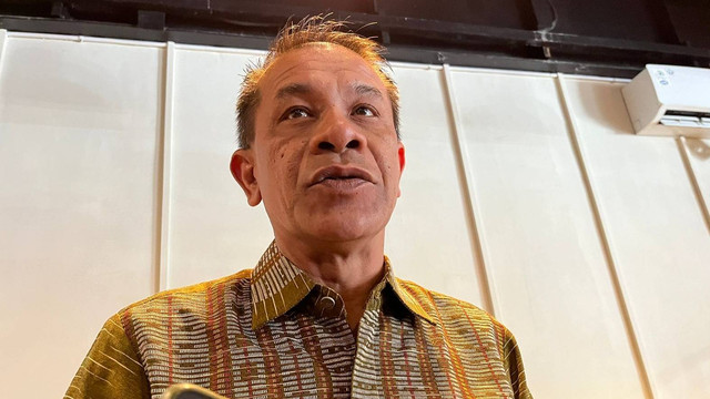 Kadishub Medan Iswar Lubis saat memberikan keterangan terkait ribut-ribut petugas Dishub dengan TKD AMIN. Foto: Tri Vosa/kumparan