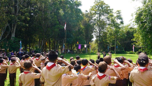 Para siswa SD Kota dan Kabupaten Bandung mengikuti kegiatan perkemahan Puncak Petualangan Madaharsa pada 15-16 Desember 2023 di Natural Hills, Cisarua, Kabupaten Bandung Barat. Foto: Dok. Istimewa