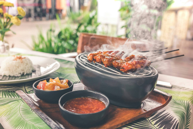 Makanan khas Bali yang terkenal. Foto hanya ilustrasi, bukan tempat sebenarnya. Sumber: Unsplash/artem beliaikin
