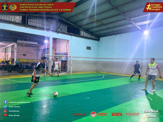 Pegawai Rutan Demak Berkumpul di Lapangan: Futsal Seru Penuh Kesehatan