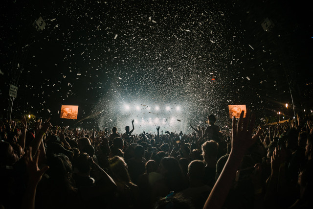 Ilustrasi jadwal konser JUNNY di Indonesia. Unsplash/Danny Howe.