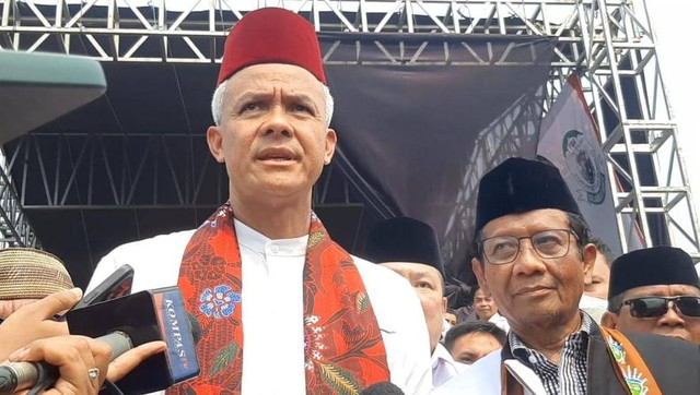 Paslon 03, Ganjar Pranowo dan Mahfud MD, di Cakung, Jakarta Timur, Sabtu (6/1/2023). Foto: Jonathan Devin/kumparan
