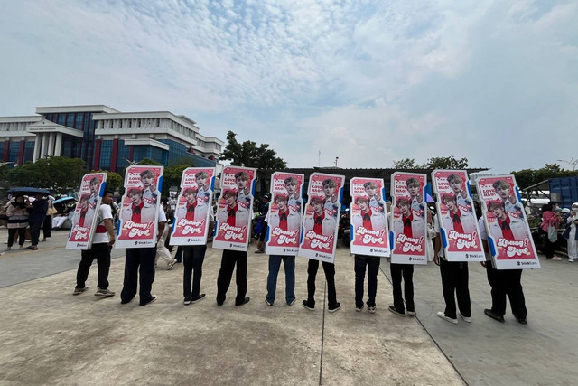 Para fans K-Pop mulai memadati area Golden Disc Awards di JIS, Sabtu (6/1/2024). Foto: Retyan Sekar Nurani/kumparan