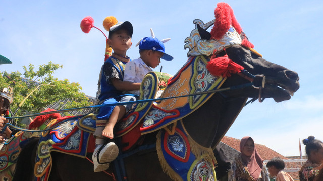Kuda Renggong dalam acara khitanan di Boncel, Bojongemas. Foto: Epul Saepul.