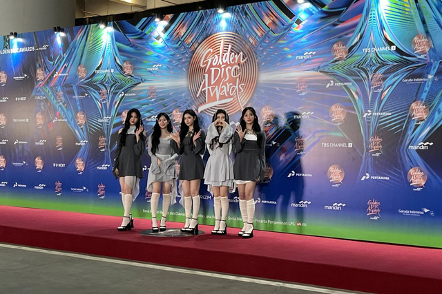 Penampilan NewJeans di Red Carpet GDA 2024 di Jakarta International Stadium (JIS), Sabtu (6/1/2024). Foto: Retyan Sekar Nurani/kumparan