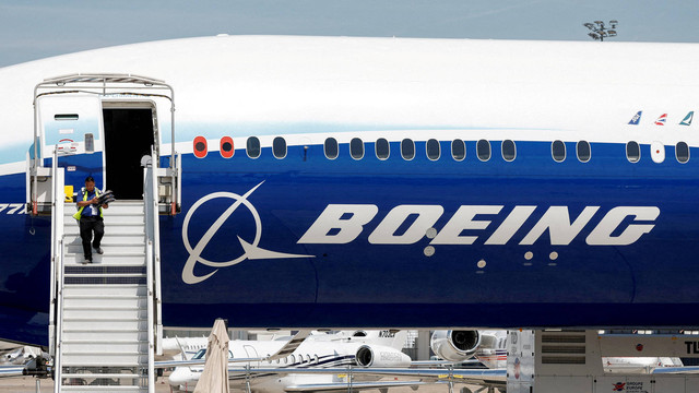 Pesawat 777-9 yang dipamerkan pada Pameran Dirgantara Internasional Paris ke-54 di Bandara Le Bourget dekat Paris, Prancis, 18 Juni 2023. Foto: REUTERS/Benoit Tessier