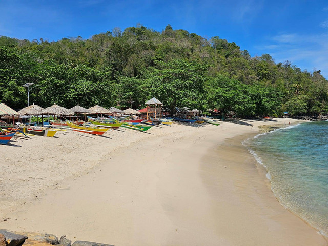 Suasana salah satu pantai di Indonesia (Sumber: Koleksi Pribadi)