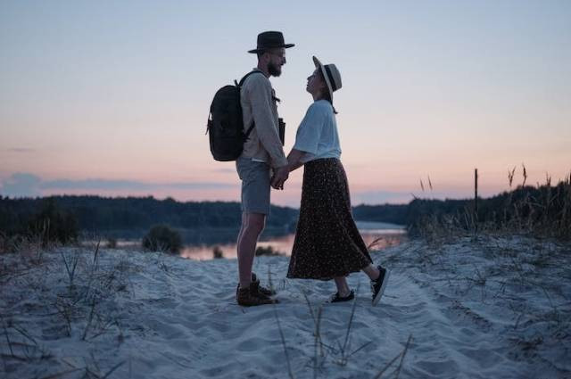 Ilustrasi hidden relationship adalah, sumber foto: Pavel Danilyuk by pexels.com