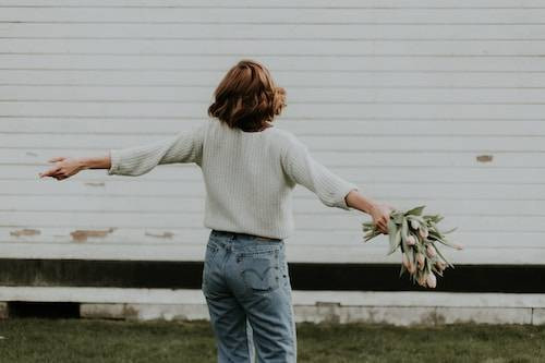 Status FB Galau Gak Punya Pacar. Unsplash/ Priscilla Du Preez 🇨🇦