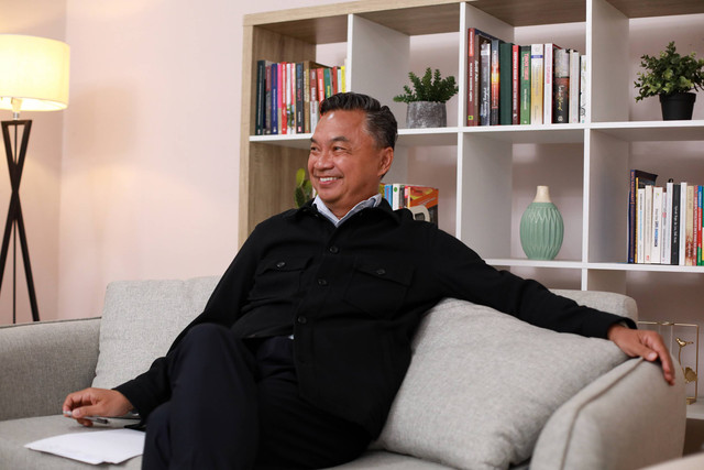 Dino Patti Djalal (Founder FPCI) menjadi komentator pada acara nonton bareng debat capres di YouTube kumparan, yuk! Foto: Aditia Noviansyah/kumparan