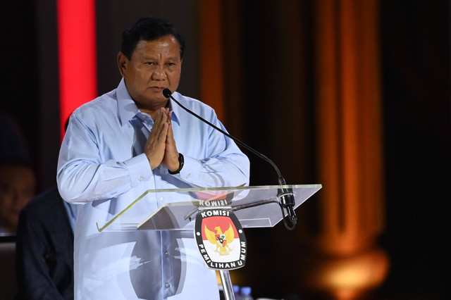 Calon presiden nomor urut 02 Prabowo Subianto menyampaikan gagasannya saat debat ketiga Pilpres 2024 di Istora Senayan, Kompleks GBK, Jakarta Pusat, Minggu (7/1/2024). Foto: Aditya Pradana Putra/ANTARA FOTO