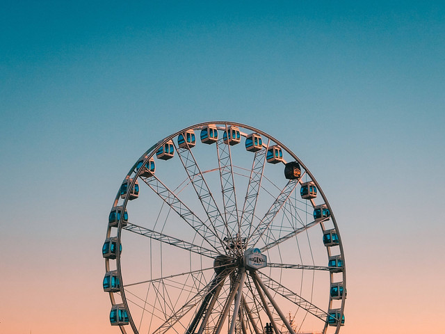 Ilustrasi Bianglala Citragrand, Foto: Unsplash/Max van den Oetelaar