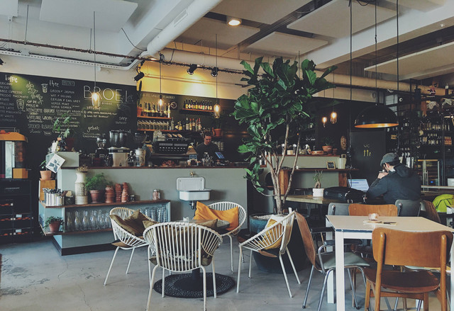 Ilustrasi cafe ramah anak di Malang. Unsplash/daan evers.