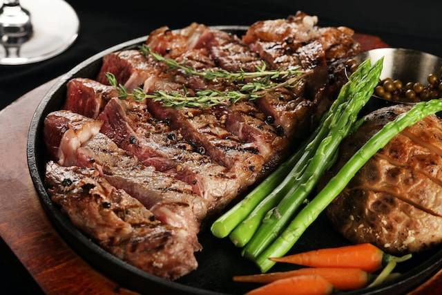 Restoran Steak Plant Based di Jakarta. Foto hanya ilustrasi. Sumber foto: Unsplash/Loija