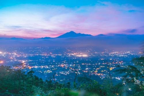 Ilustrasi Bukit Cinta Anti Galau. Unsplash/faiz muhammad