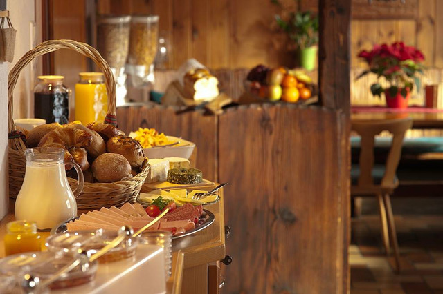 Ilustrasi tempat brunch di kemang paling favorit. Foto hanya ilustrasi, bukan tempat sebenarnya. Sumber: www.unsplash.com
