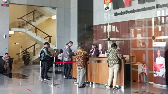 KPK periksa dua anak buah Prof. Eddy, eks Wamenkumham, Selasa (9/1). Foto: Hedi/kumparan