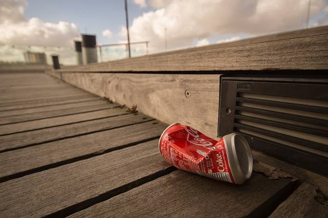 Ilustrasi contoh sampah anorganik di sekolah. Sumber foto: Pixabay.com