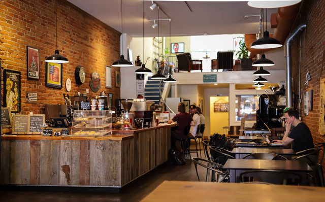 Yumaju coffee. Foto hanya ilustrasi, bukan tempat sebenarnya. Sumber: https://unsplash.com/