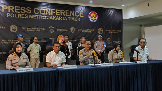 Jumpa pers pengungkapan kasus pembunuhan pedagang semangka di Polres Metro Jakarta Timur, Selasa (9/1).  Foto: Jonathan Devin/kumparan