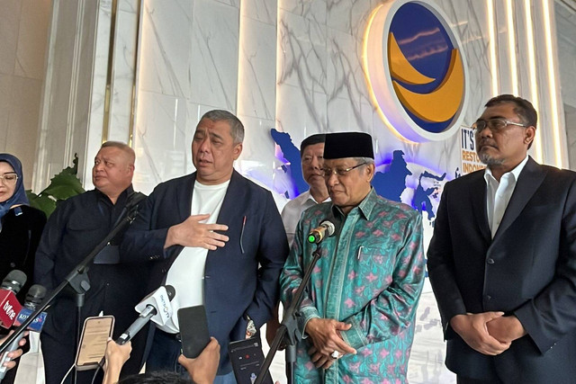 Waketum NasDem Ahmad Ali, Eks Ketum PBNU KH Said Aqil, Waketum PKB Jazilul Fawaid di NasDem Tower, Selasa (9/1/2024). Foto: Haya Syahira/kumparan