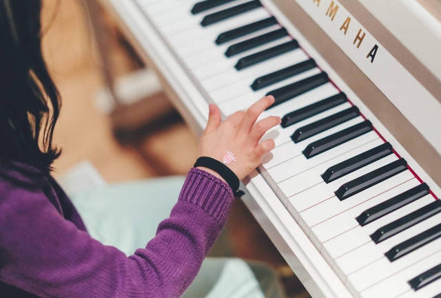 ilustrasi belajar piano (Unsplash)