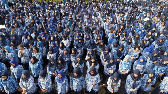 Ilustrasi daftar gaji PNS 2024 berdasarkan golongan. Foto: wibisono.ari/Shutterstock