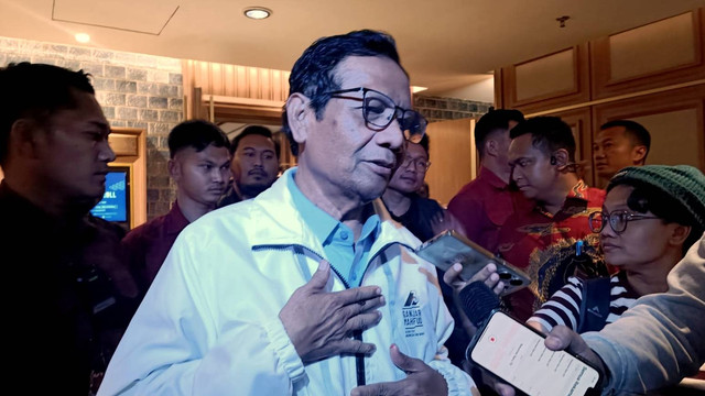 Cawapres 03 Mahfud MD ditemui di Hotel Royal Ambarrukmo Sleman, DI Yogyakarta, Selasa (9/1/2024). Foto: Arfiansyah Panji Purnandaru/kumparan