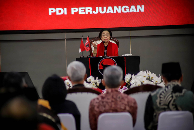 Presiden ke-5 RI yang juga Ketum PDIP Megawati Soekarnoputri menyampaikan pidato di Sekolah Partai PDIP, dalam rangka menyambut HUT ke-51 PDI Perjuangan, Rabu (10/1/2024). Foto: Jamal Ramadhan/kumparan