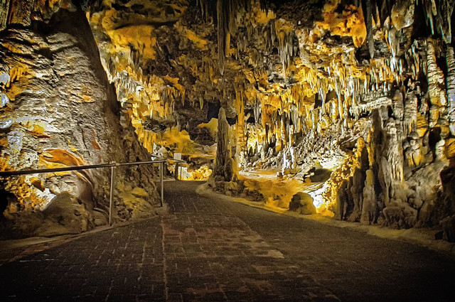 Ilustrasi Contoh Batuan Sedimen, sumber: unsplash/RobertThieman