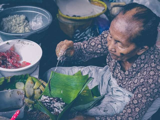 Kuliner Pasar Ngasem. Foto hanyalah ilustrasi. Sumber: Unsplash/Cristian Siallagan