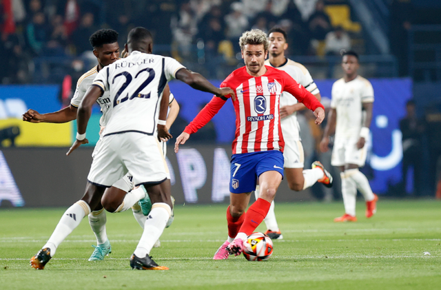 Real Madrid menghadapi Atletico Madrid dalam pertandingan semifinal Piala Super Spanyol di Al -Awwal, Arab Saudi, Kamis (11/1) dini hari WIB. Foto: dok. Atletico Madrid