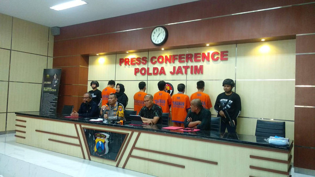 Dirreskrimum Polda Jatim menangkap 5 pelaku kasus penembakan relawan Prabowo-Gibran di Kecamatan Banyuates, Kabupaten Sampang, Madura, Kamis (11/1/2024). Foto: Farusma Okta Verdian/kumparan