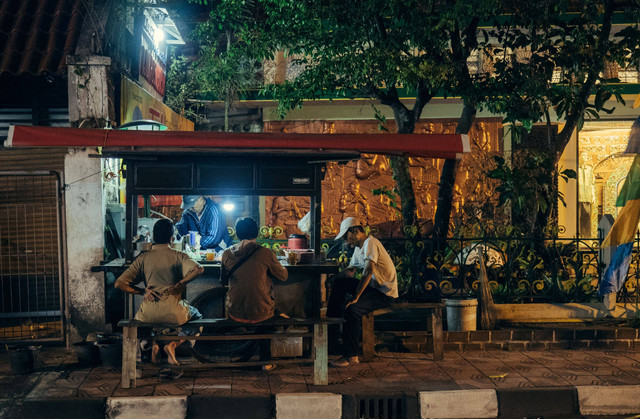 Ilustrasi angkringan. Foto: Shutterstock