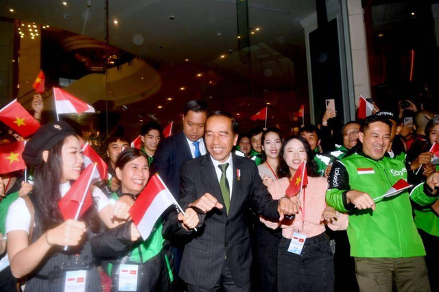 Presiden Joko Widodo (Jokowi) bertemu dengan para mitra driver Gojek Vietnam, Kamis (11/1). dok. Sekretariat Presiden