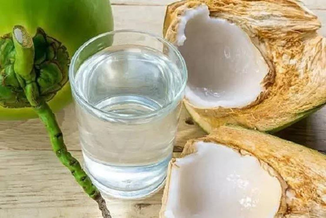 Air kelapa muda. Foto: Pixabay