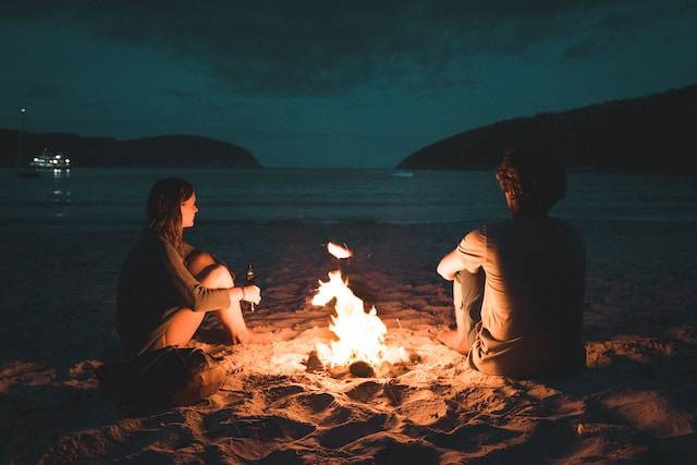 Ilustrasi cara membuat cemburu suami yang cuek. Foto: Manuel Meurisse/Unsplash